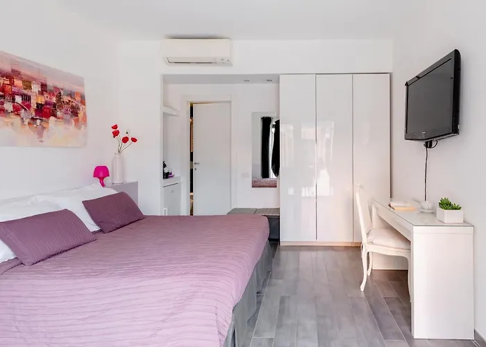 Rhome Accomodation